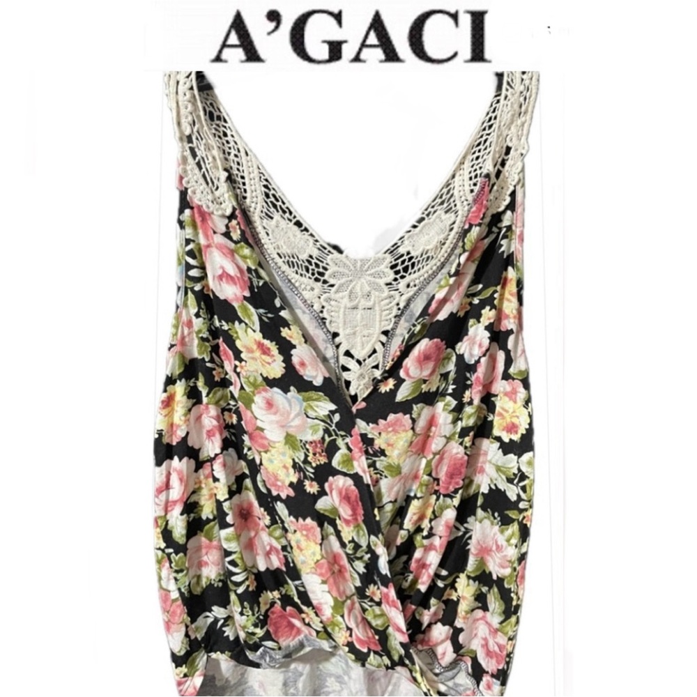 A’GACI  Floral cross front sleeveless blouse with crochet detail size M ex cond